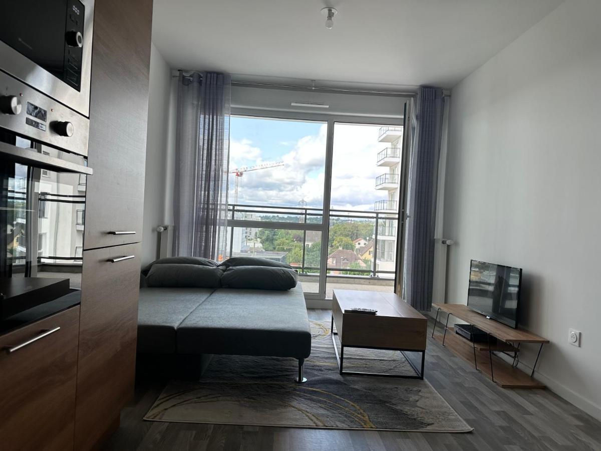 Agreable 2 Pieces Avec Balcon Et Parking Transports By Immo Kit Bnb Sarcelles Luaran gambar