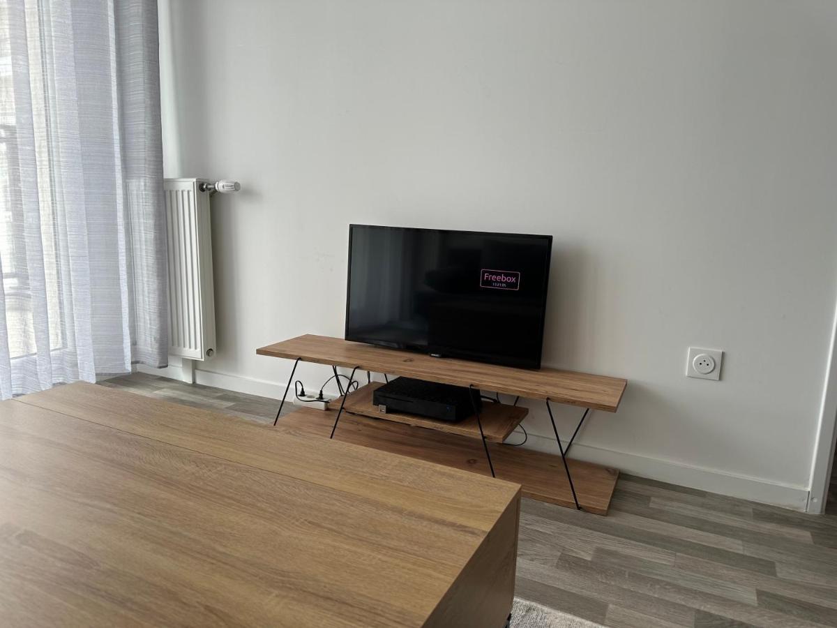 Agreable 2 Pieces Avec Balcon Et Parking Transports By Immo Kit Bnb Sarcelles Luaran gambar