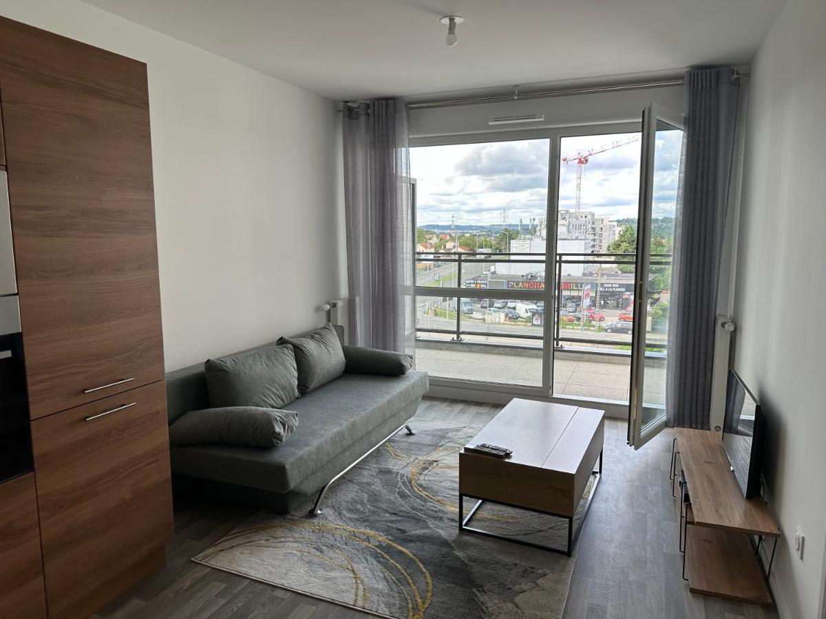 Agreable 2 Pieces Avec Balcon Et Parking Transports By Immo Kit Bnb Sarcelles Luaran gambar