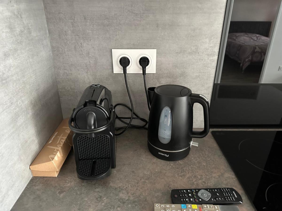 Agreable 2 Pieces Avec Balcon Et Parking Transports By Immo Kit Bnb Sarcelles Luaran gambar