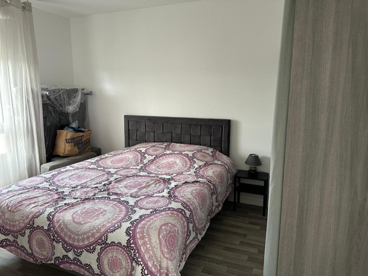 Agreable 2 Pieces Avec Balcon Et Parking Transports By Immo Kit Bnb Sarcelles Luaran gambar